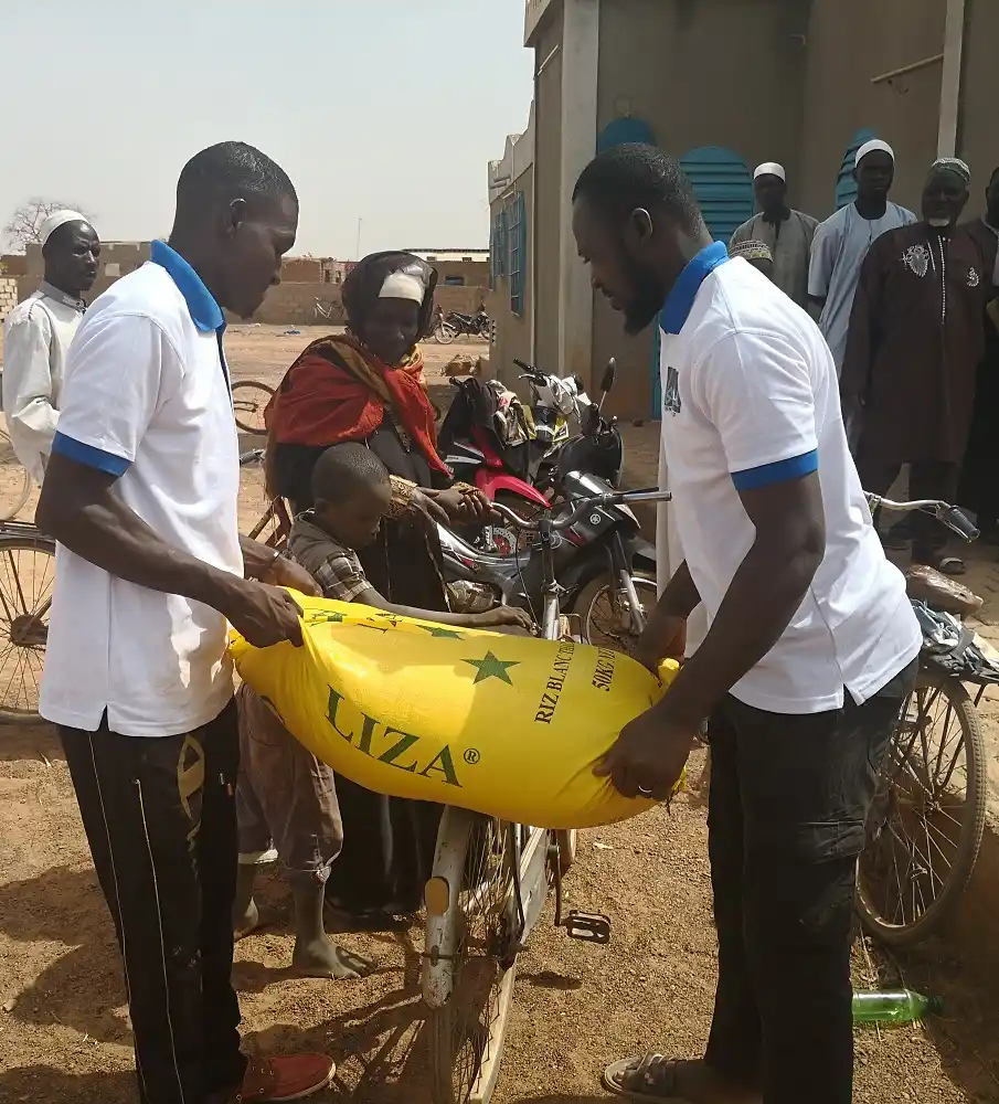 Distribution de sacs de riz